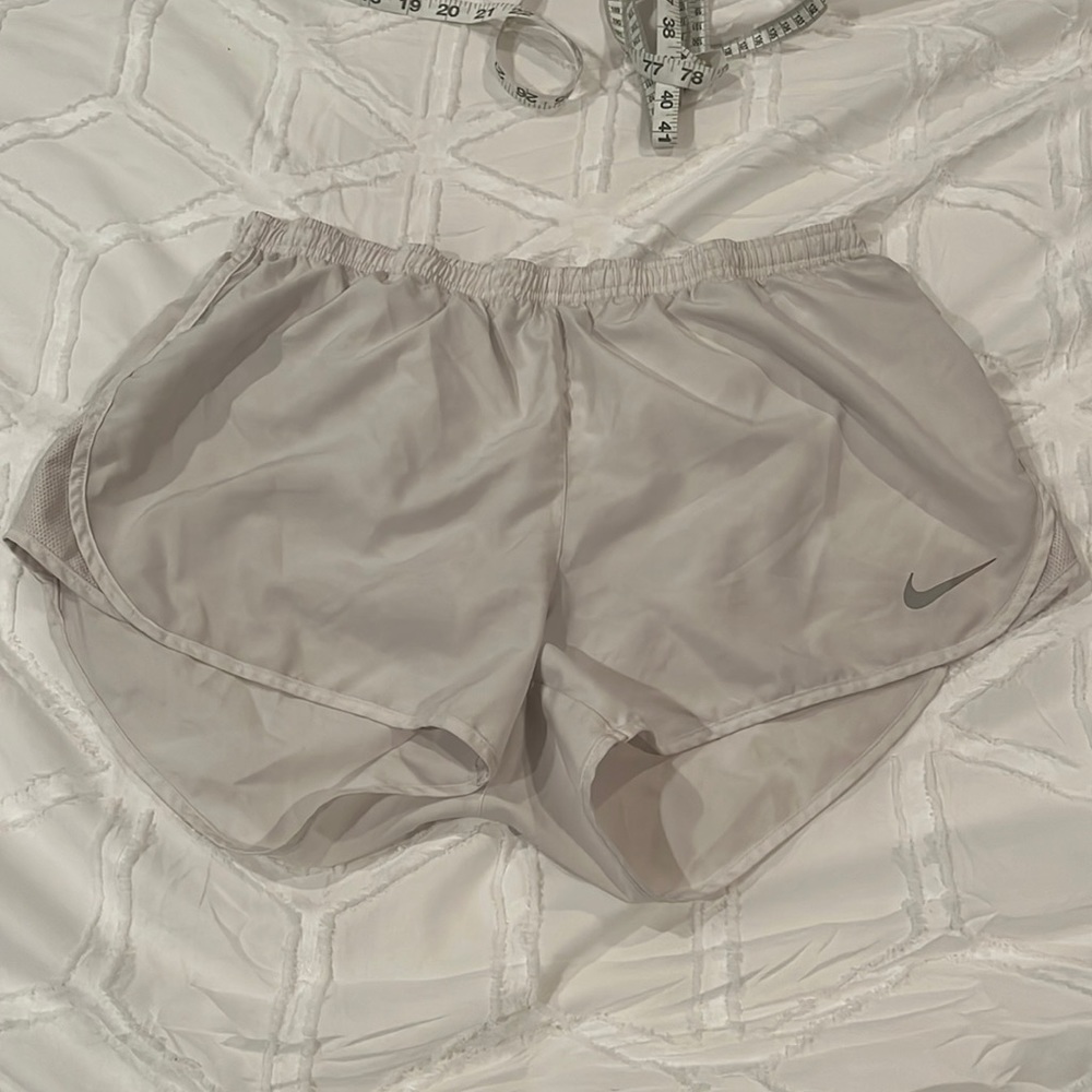 Nike Dry-fit White Shorts size Large